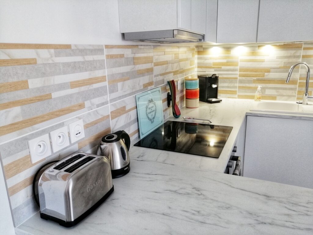 Le Piade : location de vacances moderne & cosy avec vue dégagée à Sète, cuisine