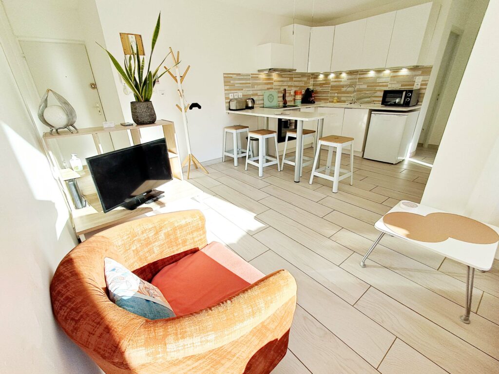 Le Piade : Location de vacances moderne & cosy avec vue dégagée à Sète, avec clim, ascenseur, WiFi, salon